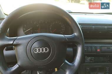 Седан Audi A4 1998 в 