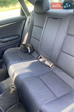 Седан Audi A4 2001 в 