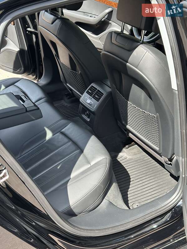 Седан Audi A4 2019 в Киеве
