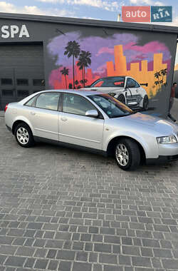 Седан Audi A4 2001 в 