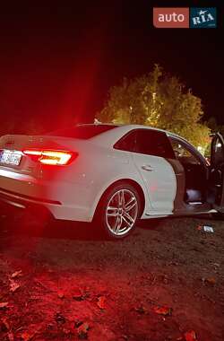Седан Audi A4 2016 в 