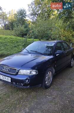 Седан Audi A4 1995 в Добромилі
