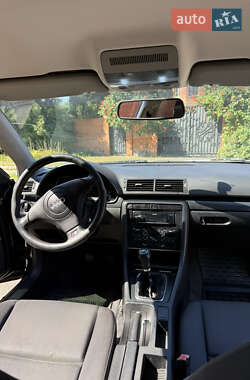 Седан Audi A4 2000 в 