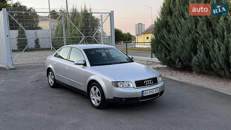 Седан Audi A4 2004 в 