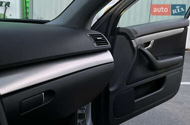 Седан Audi A4 2004 в 