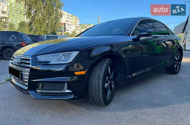 Седан Audi A4 2019 в 