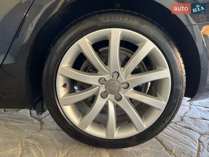 Седан Audi A4 2013 в Черновцах