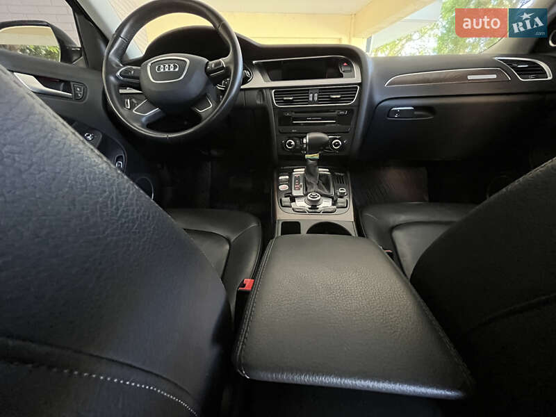Седан Audi A4 2013 в Черновцах