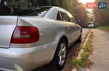 Седан Audi A4 1999 в 