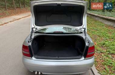 Седан Audi A4 1999 в 