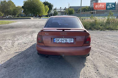 Седан Audi A4 1996 в 