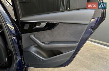 Седан Audi A4 2021 в 