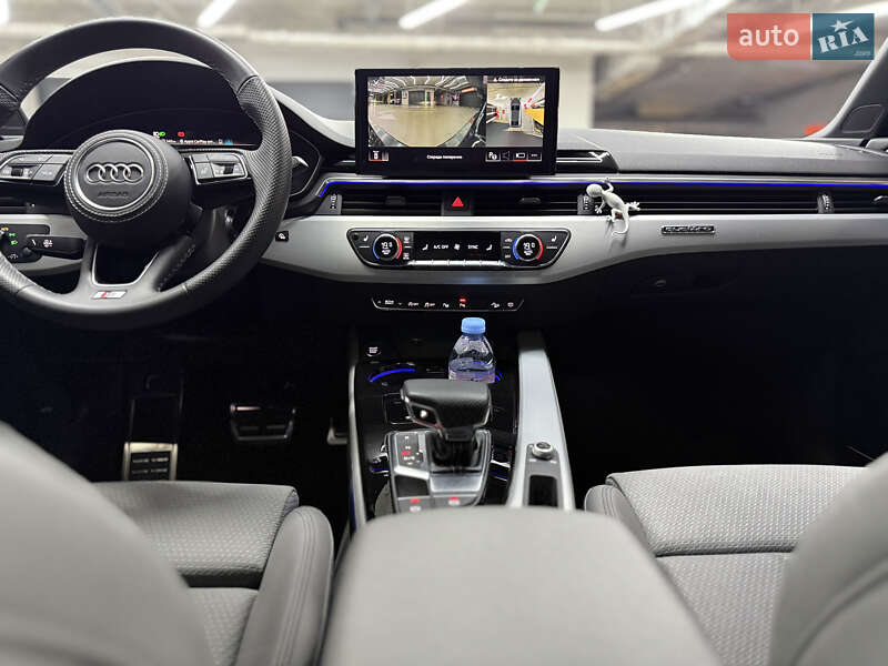 Седан Audi A4 2023 в Киеве