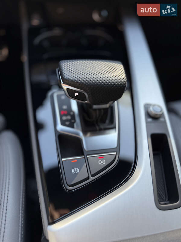 Седан Audi A4 2023 в Киеве