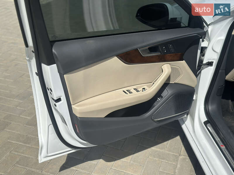 Седан Audi A4 2018 в Львове