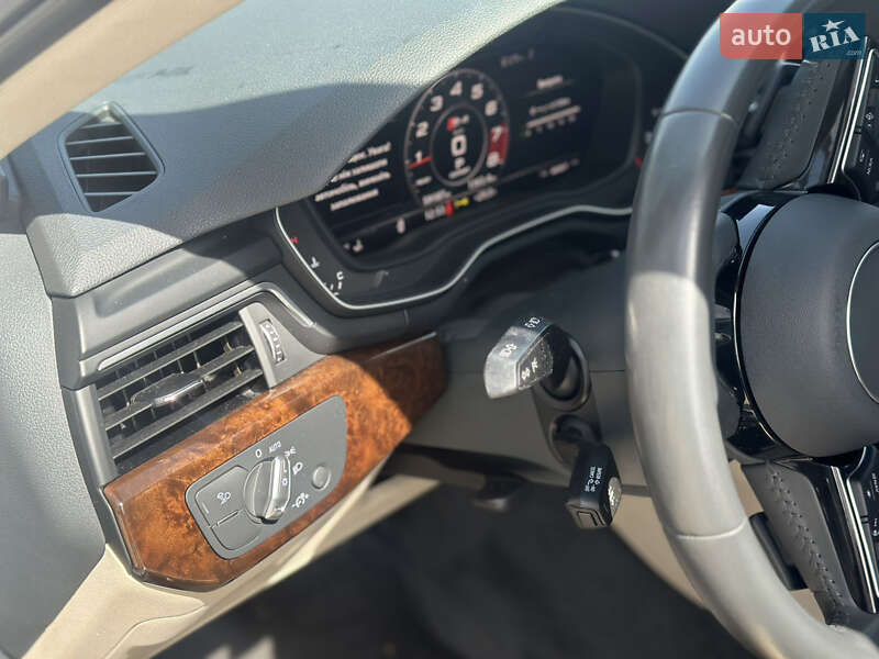 Седан Audi A4 2018 в Львове