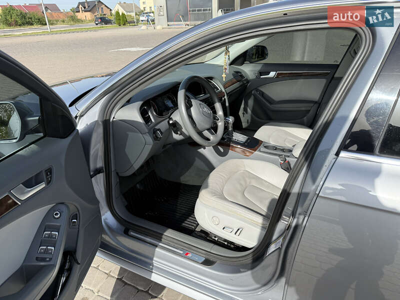 Седан Audi A4 2014 в Городке
