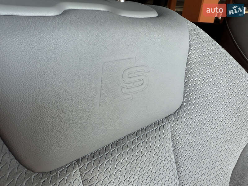 Седан Audi A4 2023 в Киеве