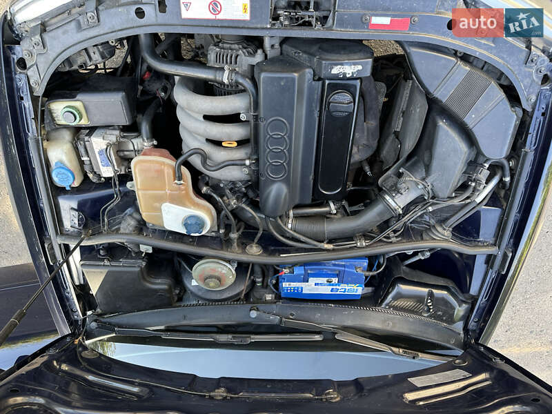 Седан Audi A4 1995 в Раздельной