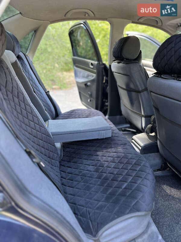 Седан Audi A4 1995 в Раздельной