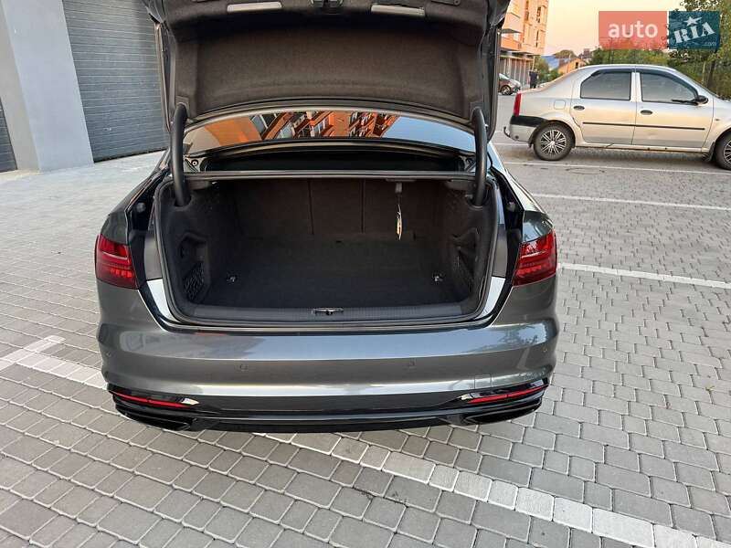 Седан Audi A4 2022 в Виннице