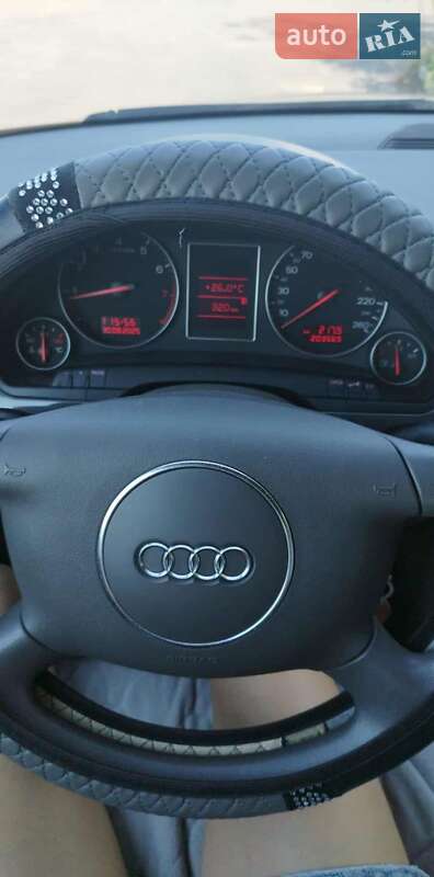 Седан Audi A4 2004 в Сокале