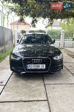 Седан Audi A4 2013 в Мукачевому