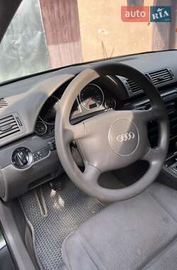 Седан Audi A4 2001 в 