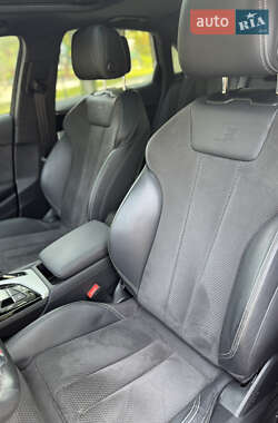 Седан Audi A4 2021 в 