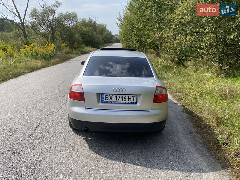 Седан Audi A4 2003 в Полонному