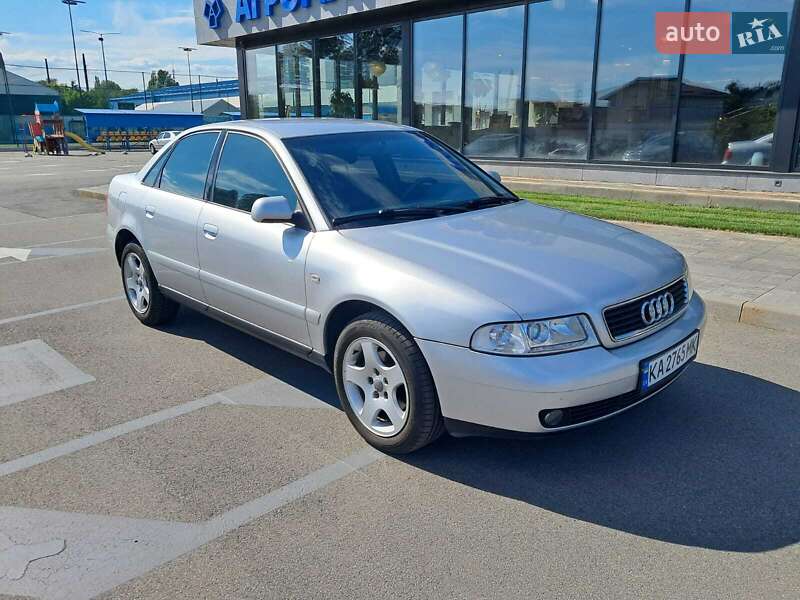 Седан Audi A4 2000 в 