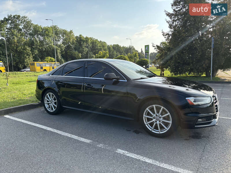 Седан Audi A4 2014 в Львове