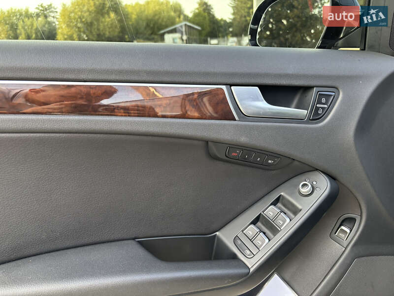 Седан Audi A4 2014 в Львове