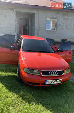 Седан Audi A4 1995 в Бобрке