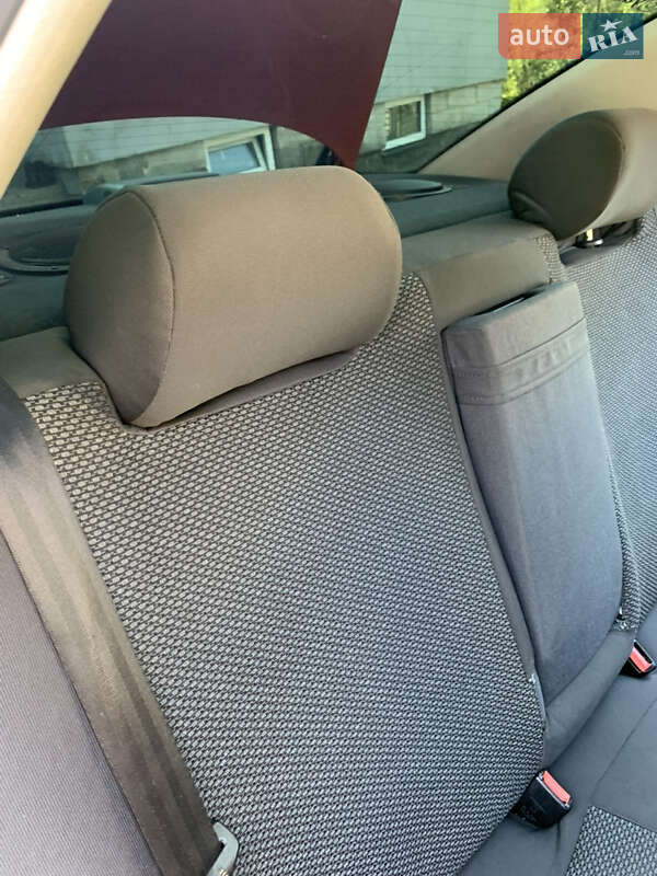 Седан Audi A4 1995 в Бобрке