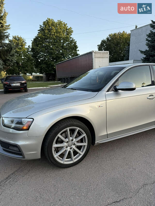 Седан Audi A4 2014 в Ровно