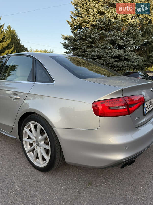 Седан Audi A4 2014 в Ровно