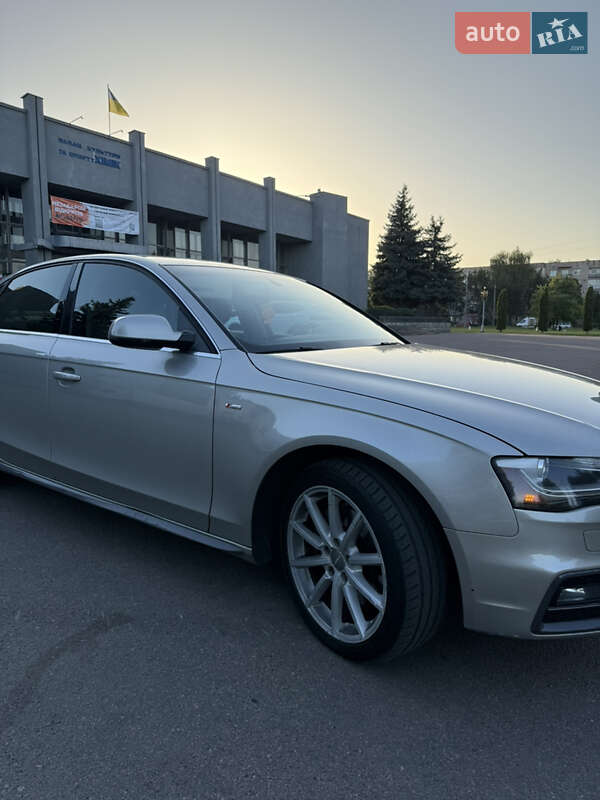 Седан Audi A4 2014 в Ровно