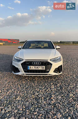 Седан Audi A4 2022 в 