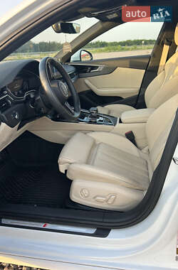 Седан Audi A4 2022 в 