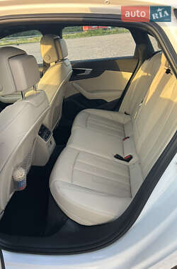 Седан Audi A4 2022 в 