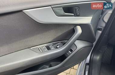 Седан Audi A4 2018 в 