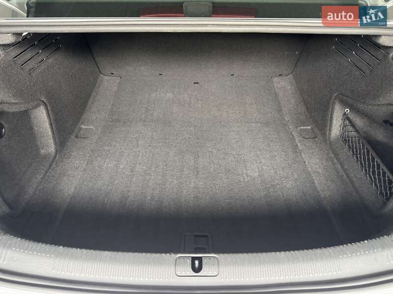 Седан Audi A4 2018 в Львове