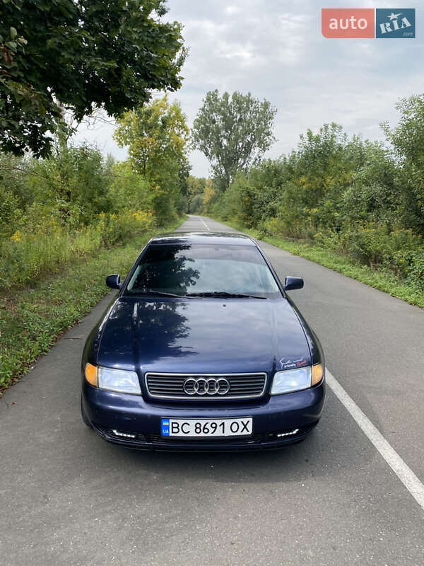 Седан Audi A4 1996 в Яворове