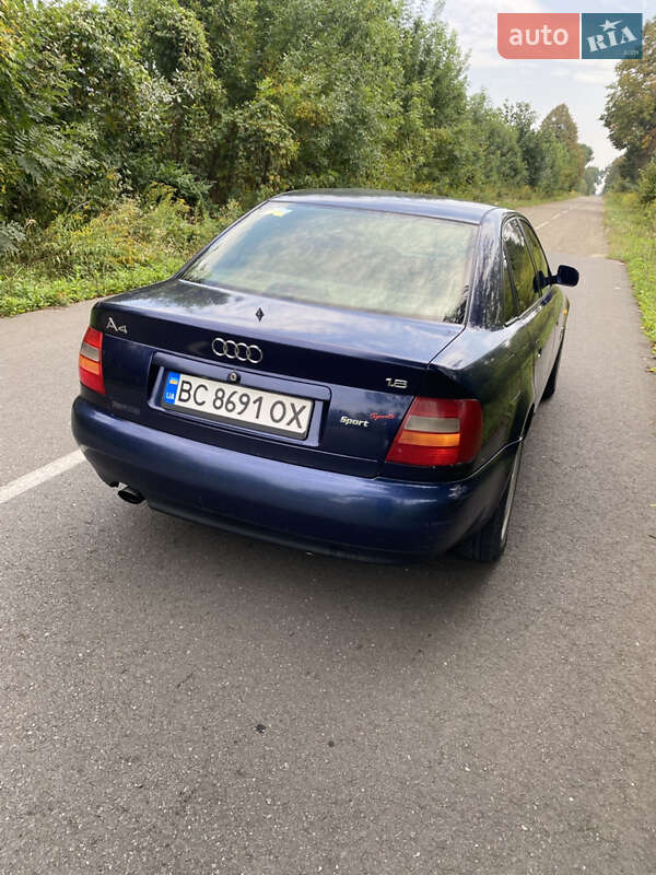 Седан Audi A4 1996 в Яворове