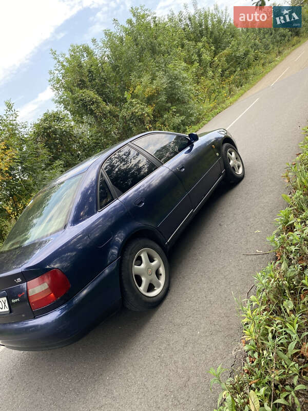 Седан Audi A4 1996 в Яворове