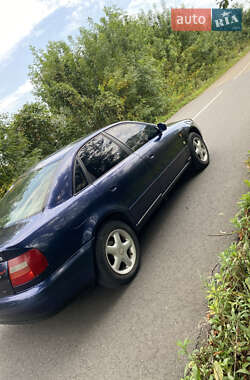Седан Audi A4 1996 в 