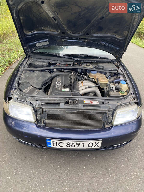 Седан Audi A4 1996 в Яворове