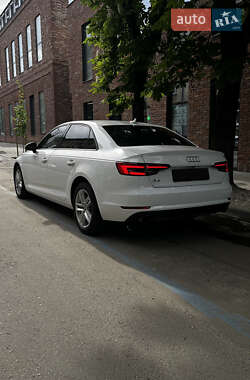 Седан Audi A4 2016 в Львові