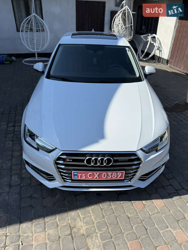 Седан Audi A4 2017 в Рівному